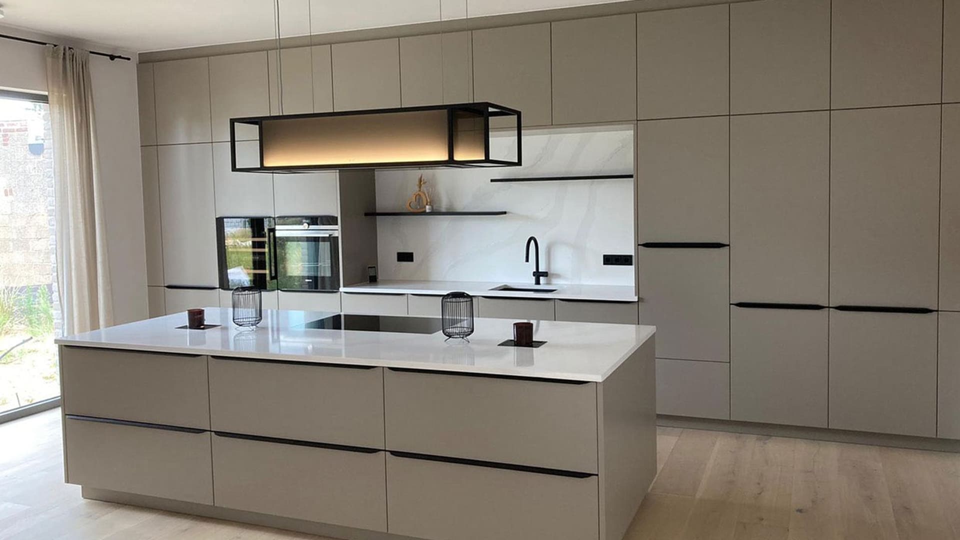 Moderne Küche von Küchenmakler Tochtenhagen im Rhein-Erft-Kreis